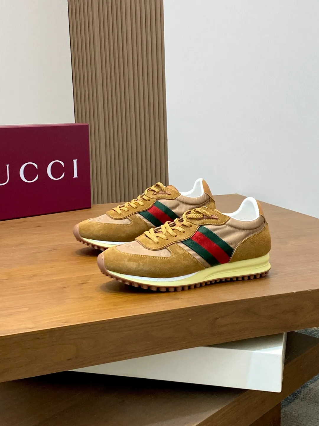 Men's shoes 💰660 [Gucci] Gucci - high-end quality original order 👩🏻‍❤️‍👨🏻 couple wear 🔍🔍🔍 casual sports shoes - upper: 🔝 suede calfskin, shoe body brand totem cloth. brand webbing, tongue. heel. air pressure brand logo - lining: water-dyed sheepskin -Outsole: ultra-light TPU foam·TR rubber; two-color molded outsole -Ultra-high quality control·fine workmanship: highlighted (high-end·exquisite·class) -Size: same style for men and women 36-44 (female 35, 40, male 45, 46 can be customized)·